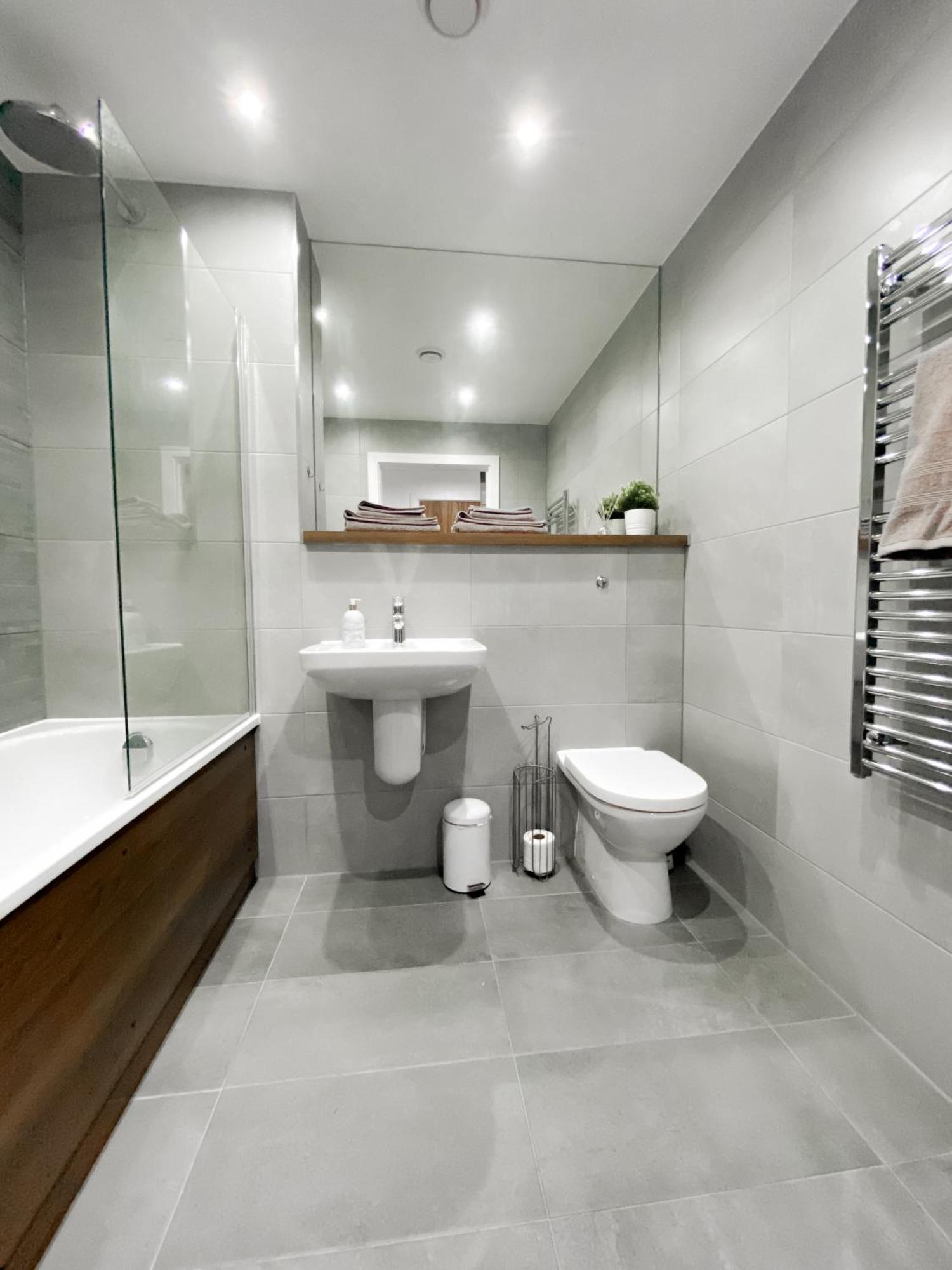 The Panda - Modern 2 Bedroom In Centre Apartment