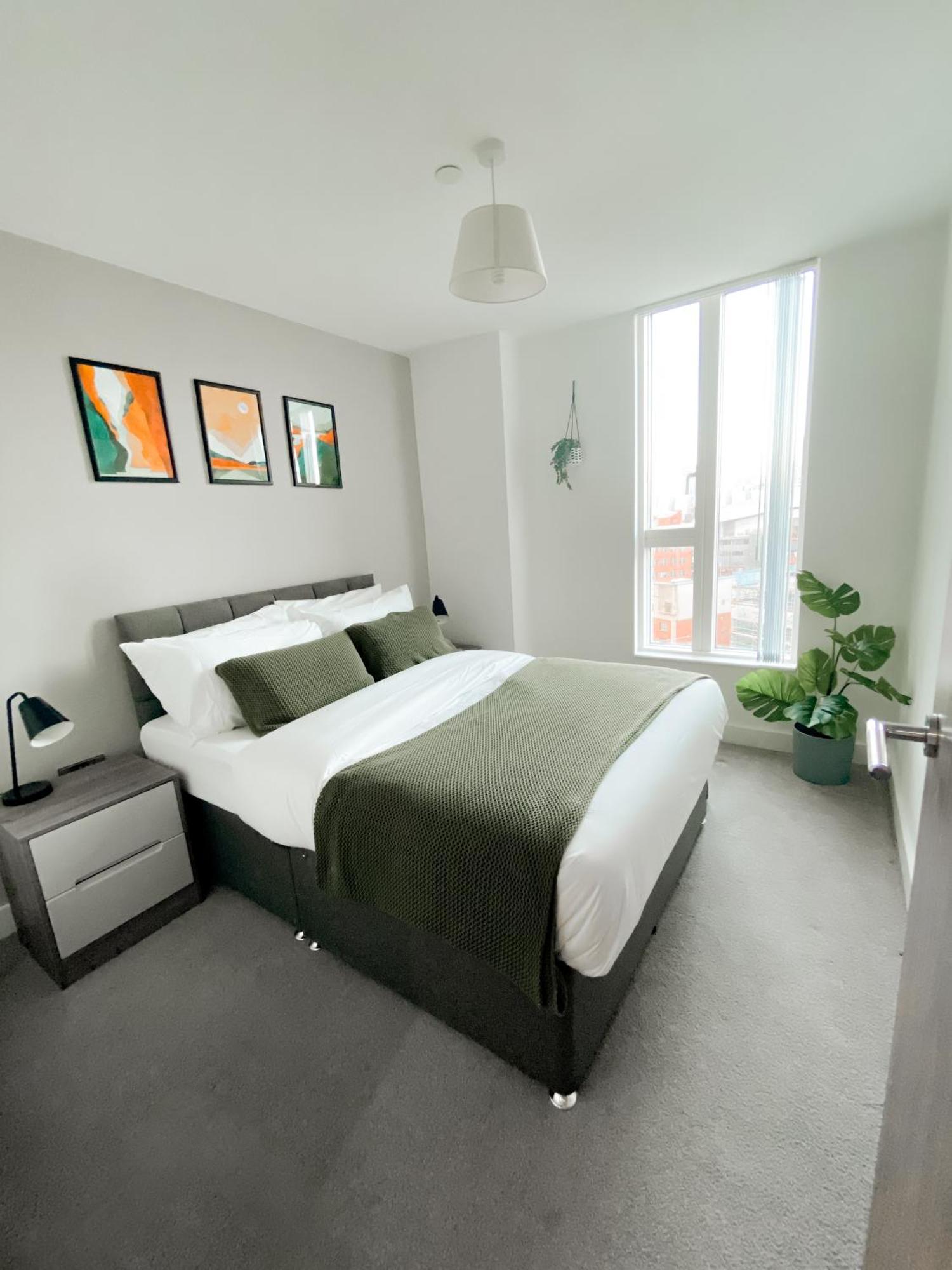The Panda - Modern 2 Bedroom In Centre Apartment *